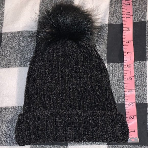 Black Winter Knit Pom Hat Beanie - Picture 7 of 8